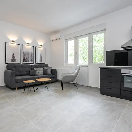 Relax In Piata Universitatii * Bucarest