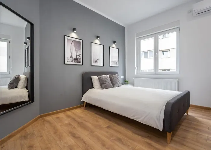 Relax In Piata Universitatii Апартаменти Бухарест