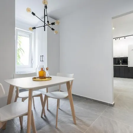 Relax In Piata Universitatii Бухарест